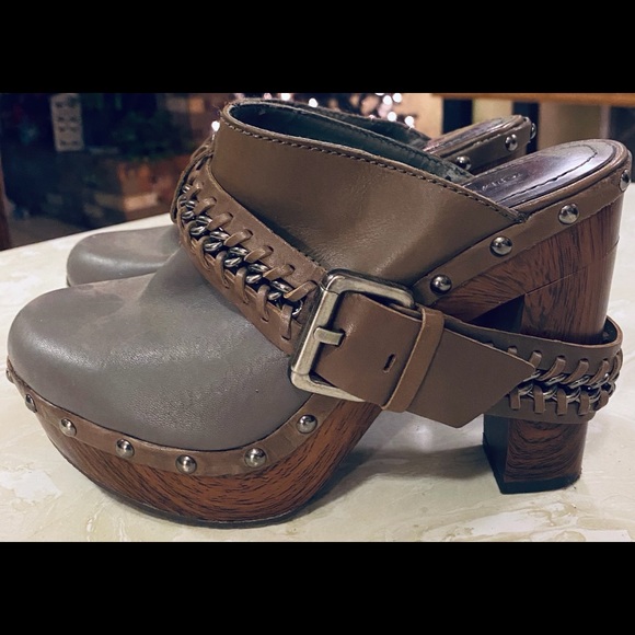 Clogs - Picture 3 of 5